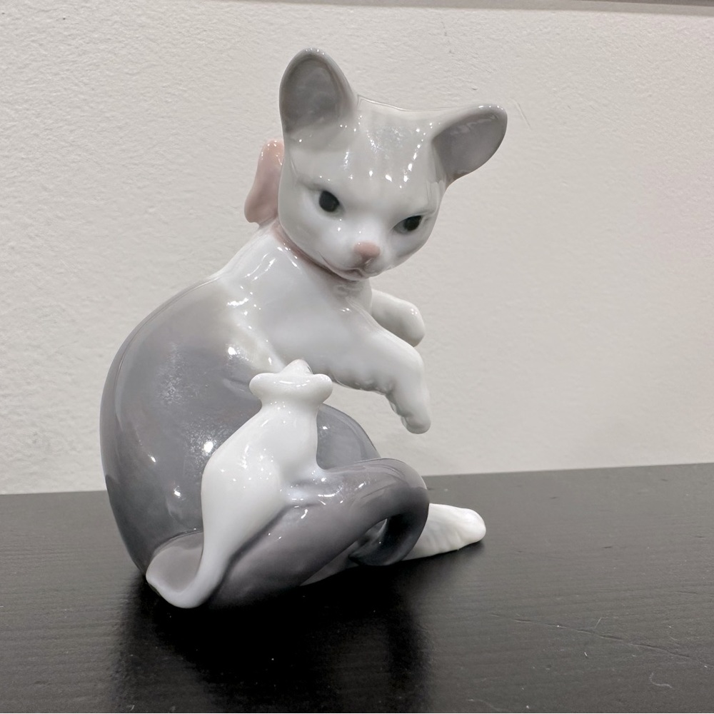 Lladro cat and mouse figurine
